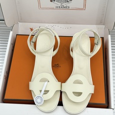 凉鞋 Hermès/爱马仕26WF新品镂空罗马猪笼猪鼻子拖鞋凉鞋罗马猪笼镂空太有腔调标志性猪鼻扣辨识度拉 凉鞋 Hermès/爱马仕26WF新品镂空罗马猪笼猪鼻子拖鞋凉鞋罗马猪笼镂空太有腔调标志性猪鼻扣辨识度拉