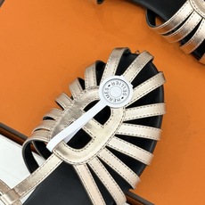 凉鞋 Hermès/爱马仕26WF新品镂空罗马猪笼猪鼻子拖鞋凉鞋罗马猪笼镂空太有腔调标志性猪鼻扣辨识度拉 凉鞋 Hermès/爱马仕26WF新品镂空罗马猪笼猪鼻子拖鞋凉鞋罗马猪笼镂空太有腔调标志性猪鼻扣辨识度拉