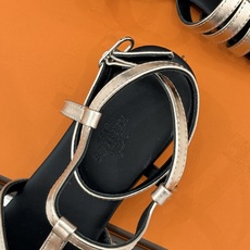凉鞋 Hermès/爱马仕26WF新品镂空罗马猪笼猪鼻子拖鞋凉鞋罗马猪笼镂空太有腔调标志性猪鼻扣辨识度拉 凉鞋 Hermès/爱马仕26WF新品镂空罗马猪笼猪鼻子拖鞋凉鞋罗马猪笼镂空太有腔调标志性猪鼻扣辨识度拉