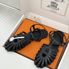 凉鞋 Hermès/爱马仕26WF新品镂空罗马猪笼猪鼻子拖鞋凉鞋罗马猪笼镂空太有腔调标志性猪鼻扣辨识度拉 凉鞋 Hermès/爱马仕26WF新品镂空罗马猪笼猪鼻子拖鞋凉鞋罗马猪笼镂空太有腔调标志性猪鼻扣辨识度拉