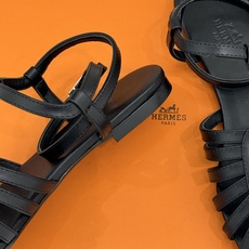 凉鞋 Hermès/爱马仕26WF新品镂空罗马猪笼猪鼻子拖鞋凉鞋罗马猪笼镂空太有腔调标志性猪鼻扣辨识度拉 凉鞋 Hermès/爱马仕26WF新品镂空罗马猪笼猪鼻子拖鞋凉鞋罗马猪笼镂空太有腔调标志性猪鼻扣辨识度拉