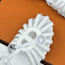 凉鞋 Hermès/爱马仕26WF新品镂空罗马猪笼猪鼻子拖鞋凉鞋罗马猪笼镂空太有腔调标志性猪鼻扣辨识度拉 凉鞋 Hermès/爱马仕26WF新品镂空罗马猪笼猪鼻子拖鞋凉鞋罗马猪笼镂空太有腔调标志性猪鼻扣辨识度拉