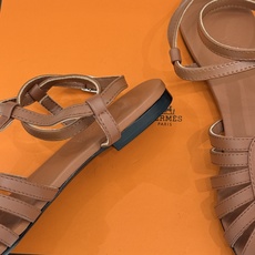 凉鞋 Hermès/爱马仕26WF新品镂空罗马猪笼猪鼻子拖鞋凉鞋罗马猪笼镂空太有腔调标志性猪鼻扣辨识度拉 凉鞋 Hermès/爱马仕26WF新品镂空罗马猪笼猪鼻子拖鞋凉鞋罗马猪笼镂空太有腔调标志性猪鼻扣辨识度拉