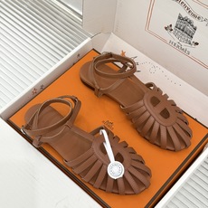 凉鞋 Hermès/爱马仕26WF新品镂空罗马猪笼猪鼻子拖鞋凉鞋罗马猪笼镂空太有腔调标志性猪鼻扣辨识度拉 凉鞋 Hermès/爱马仕26WF新品镂空罗马猪笼猪鼻子拖鞋凉鞋罗马猪笼镂空太有腔调标志性猪鼻扣辨识度拉