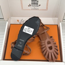 凉鞋 Hermès/爱马仕26WF新品镂空罗马猪笼猪鼻子拖鞋凉鞋罗马猪笼镂空太有腔调标志性猪鼻扣辨识度拉 凉鞋 Hermès/爱马仕26WF新品镂空罗马猪笼猪鼻子拖鞋凉鞋罗马猪笼镂空太有腔调标志性猪鼻扣辨识度拉