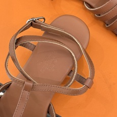 凉鞋 Hermès/爱马仕26WF新品镂空罗马猪笼猪鼻子拖鞋凉鞋罗马猪笼镂空太有腔调标志性猪鼻扣辨识度拉 凉鞋 Hermès/爱马仕26WF新品镂空罗马猪笼猪鼻子拖鞋凉鞋罗马猪笼镂空太有腔调标志性猪鼻扣辨识度拉