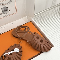 凉鞋 Hermès/爱马仕26WF新品镂空罗马猪笼猪鼻子拖鞋凉鞋罗马猪笼镂空太有腔调标志性猪鼻扣辨识度拉 凉鞋 Hermès/爱马仕26WF新品镂空罗马猪笼猪鼻子拖鞋凉鞋罗马猪笼镂空太有腔调标志性猪鼻扣辨识度拉