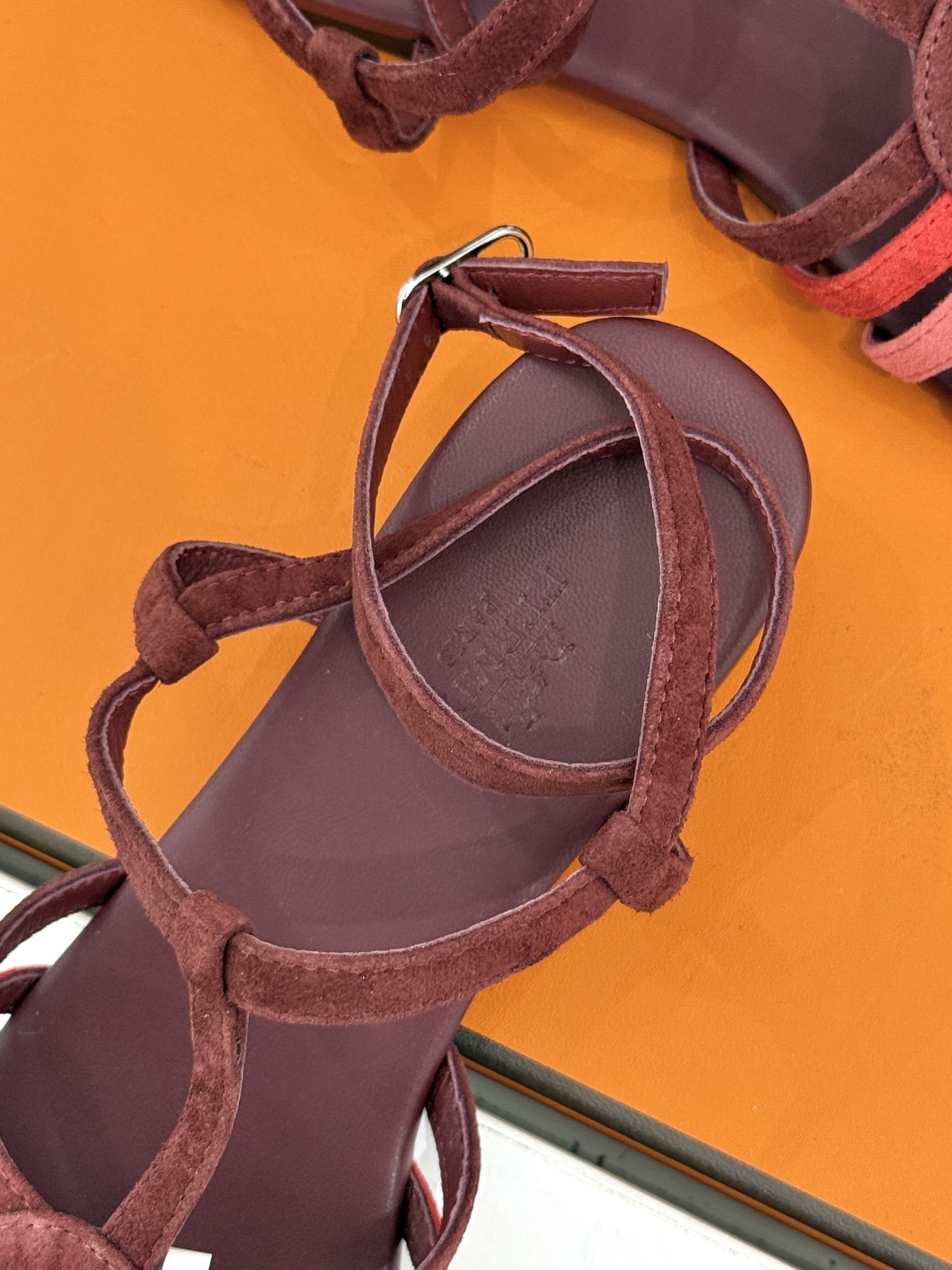 凉鞋 Hermès/爱马仕26WF新品镂空罗马猪笼猪鼻子拖鞋凉鞋罗马猪笼镂空太有腔调标志性猪鼻扣辨识度拉