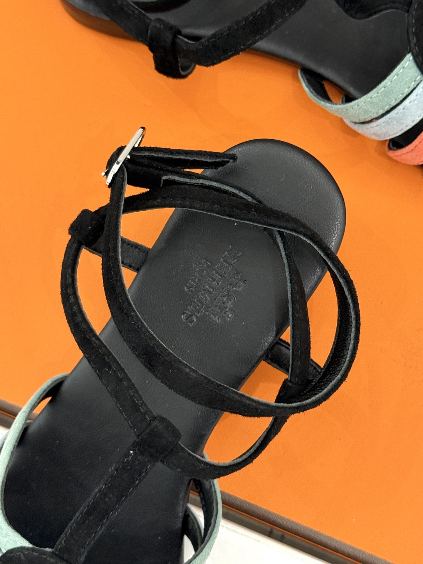 凉鞋 Hermès/爱马仕26WF新品镂空罗马猪笼猪鼻子拖鞋凉鞋罗马猪笼镂空太有腔调标志性猪鼻扣辨识度拉
