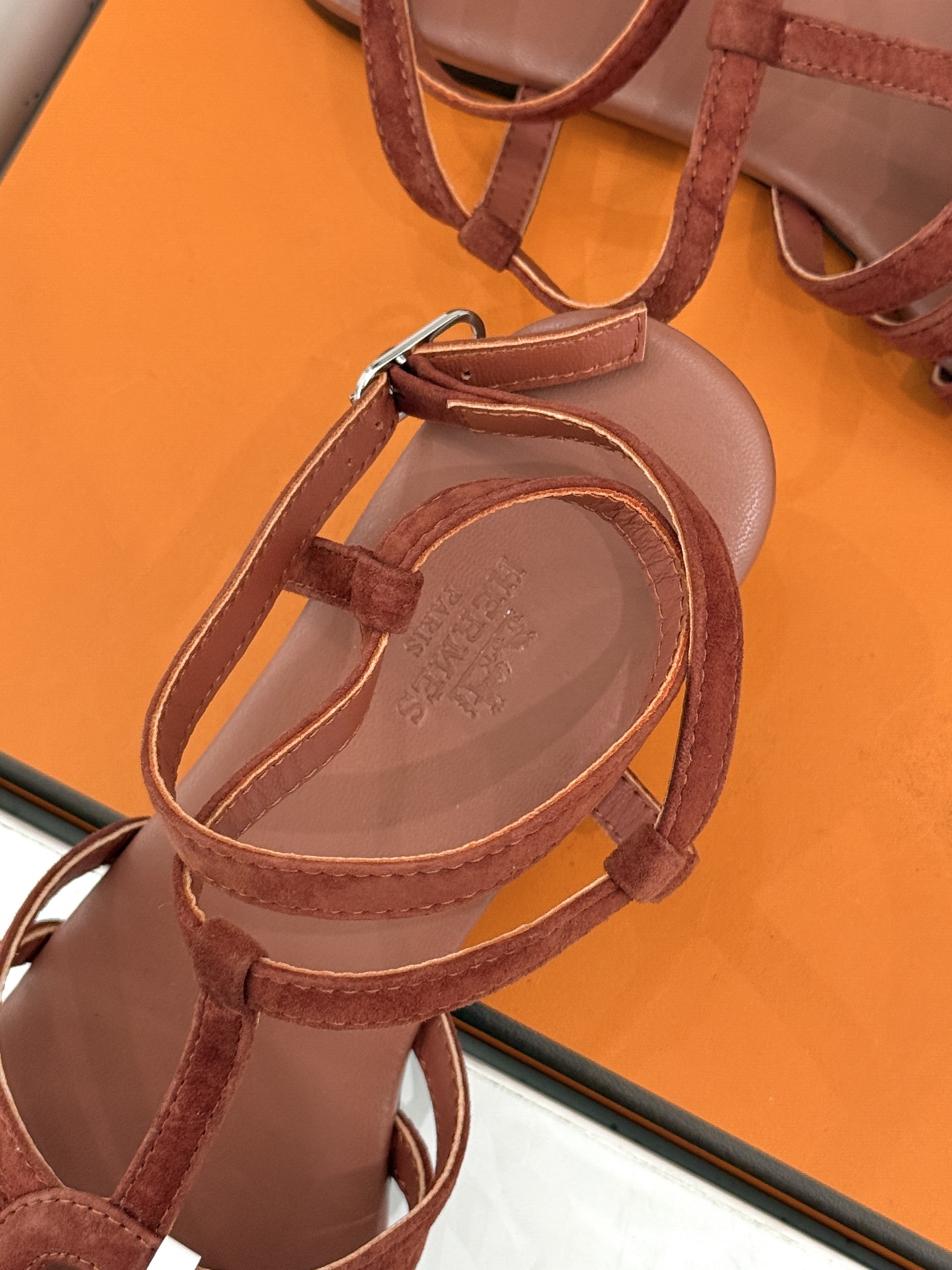 凉鞋 Hermès/爱马仕26WF新品镂空罗马猪笼猪鼻子拖鞋凉鞋罗马猪笼镂空太有腔调标志性猪鼻扣辨识度拉