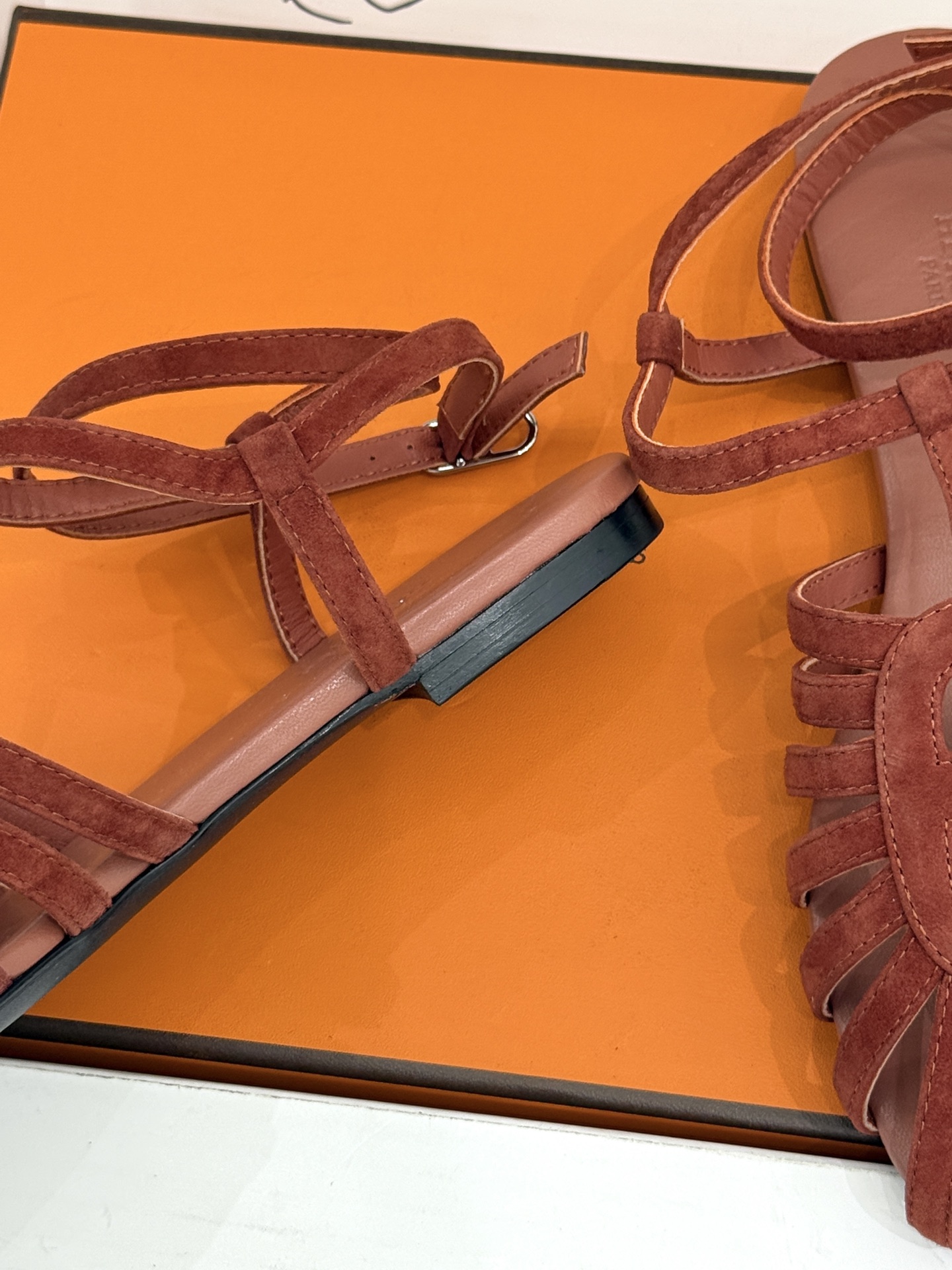 凉鞋 Hermès/爱马仕26WF新品镂空罗马猪笼猪鼻子拖鞋凉鞋罗马猪笼镂空太有腔调标志性猪鼻扣辨识度拉