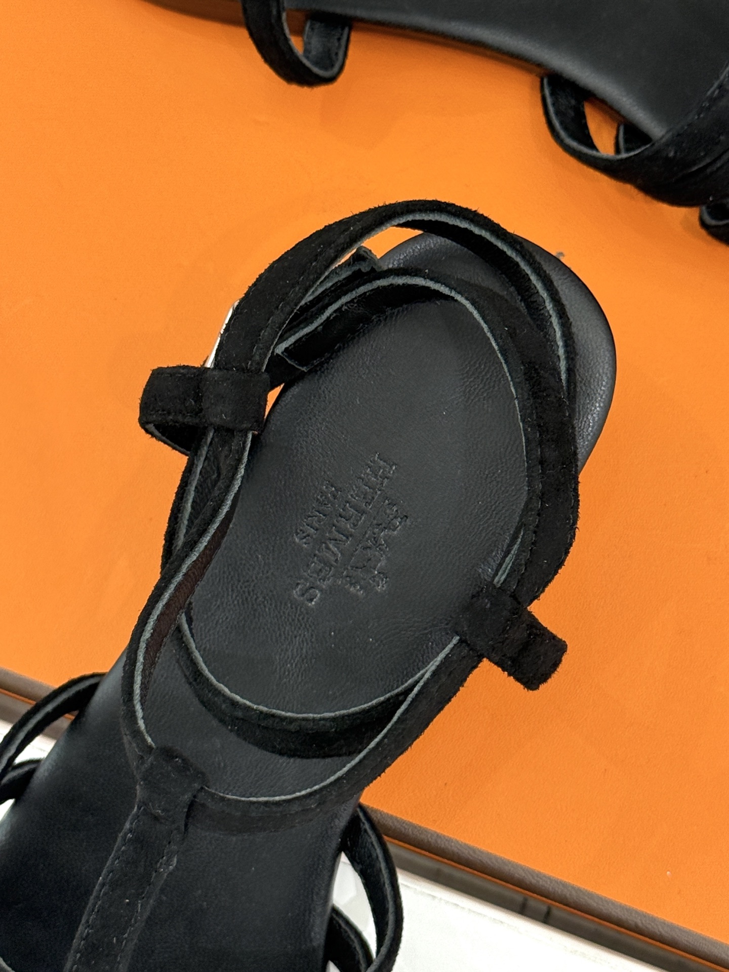 凉鞋 Hermès/爱马仕26WF新品镂空罗马猪笼猪鼻子拖鞋凉鞋罗马猪笼镂空太有腔调标志性猪鼻扣辨识度拉