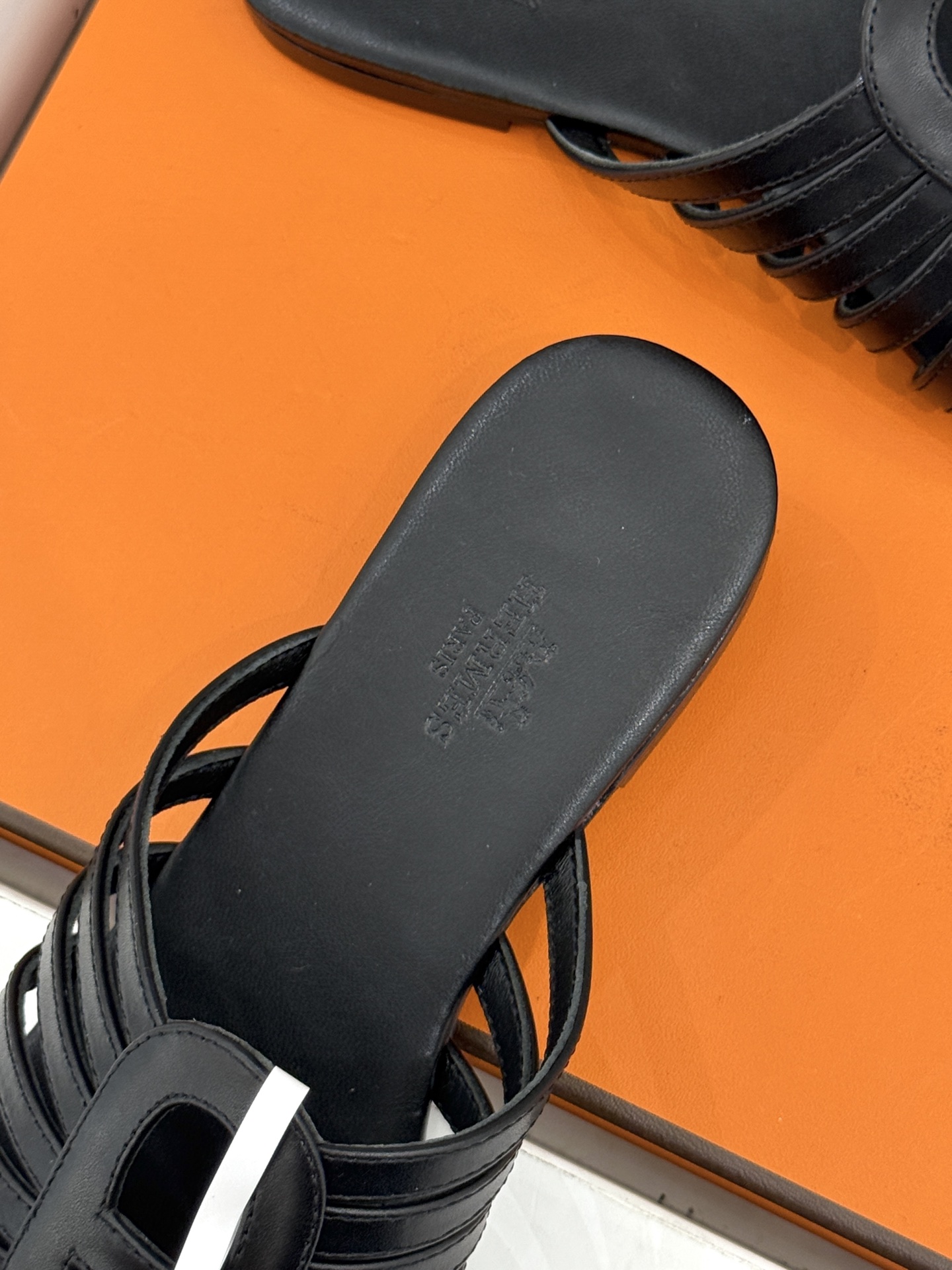 拖鞋 Hermès/爱马仕26WF新品镂空罗马猪笼猪鼻子拖鞋凉鞋罗马猪笼镂空太有腔调标志性猪鼻扣辨识度拉