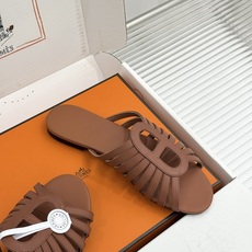拖鞋 Hermès/爱马仕26WF新品镂空罗马猪笼猪鼻子拖鞋凉鞋罗马猪笼镂空太有腔调标志性猪鼻扣辨识度拉 拖鞋 Hermès/爱马仕26WF新品镂空罗马猪笼猪鼻子拖鞋凉鞋罗马猪笼镂空太有腔调标志性猪鼻扣辨识度拉
