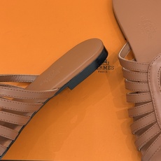 拖鞋 Hermès/爱马仕26WF新品镂空罗马猪笼猪鼻子拖鞋凉鞋罗马猪笼镂空太有腔调标志性猪鼻扣辨识度拉 拖鞋 Hermès/爱马仕26WF新品镂空罗马猪笼猪鼻子拖鞋凉鞋罗马猪笼镂空太有腔调标志性猪鼻扣辨识度拉