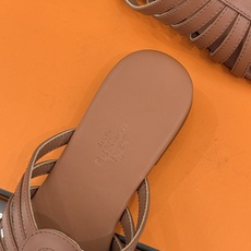 拖鞋 Hermès/爱马仕26WF新品镂空罗马猪笼猪鼻子拖鞋凉鞋罗马猪笼镂空太有腔调标志性猪鼻扣辨识度拉 拖鞋 Hermès/爱马仕26WF新品镂空罗马猪笼猪鼻子拖鞋凉鞋罗马猪笼镂空太有腔调标志性猪鼻扣辨识度拉