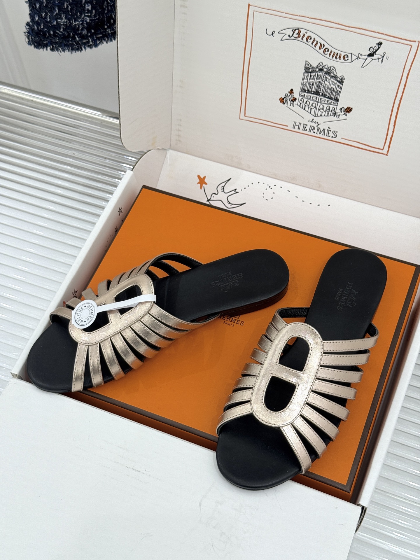拖鞋 Hermès/爱马仕26WF新品镂空罗马猪笼猪鼻子拖鞋凉鞋罗马猪笼镂空太有腔调标志性猪鼻扣辨识度拉