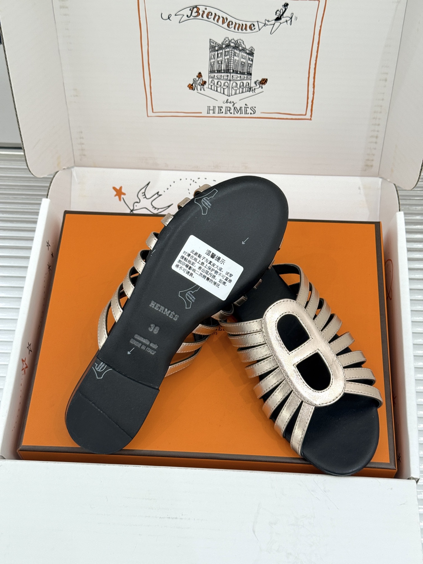 拖鞋 Hermès/爱马仕26WF新品镂空罗马猪笼猪鼻子拖鞋凉鞋罗马猪笼镂空太有腔调标志性猪鼻扣辨识度拉