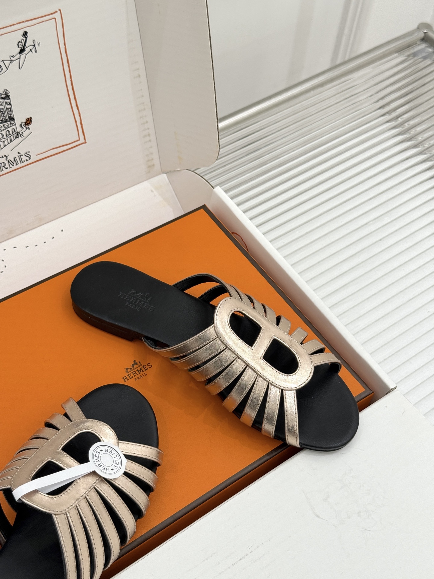 拖鞋 Hermès/爱马仕26WF新品镂空罗马猪笼猪鼻子拖鞋凉鞋罗马猪笼镂空太有腔调标志性猪鼻扣辨识度拉