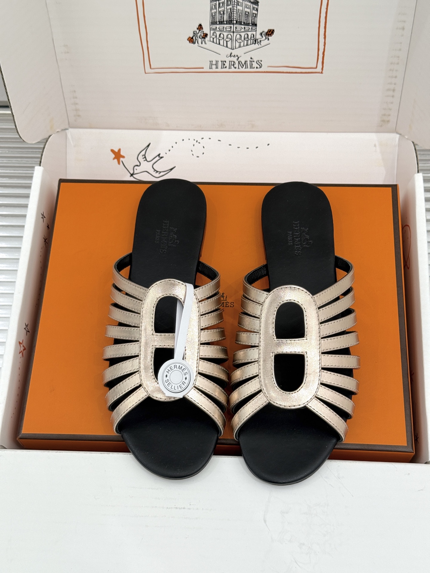 拖鞋 Hermès/爱马仕26WF新品镂空罗马猪笼猪鼻子拖鞋凉鞋罗马猪笼镂空太有腔调标志性猪鼻扣辨识度拉