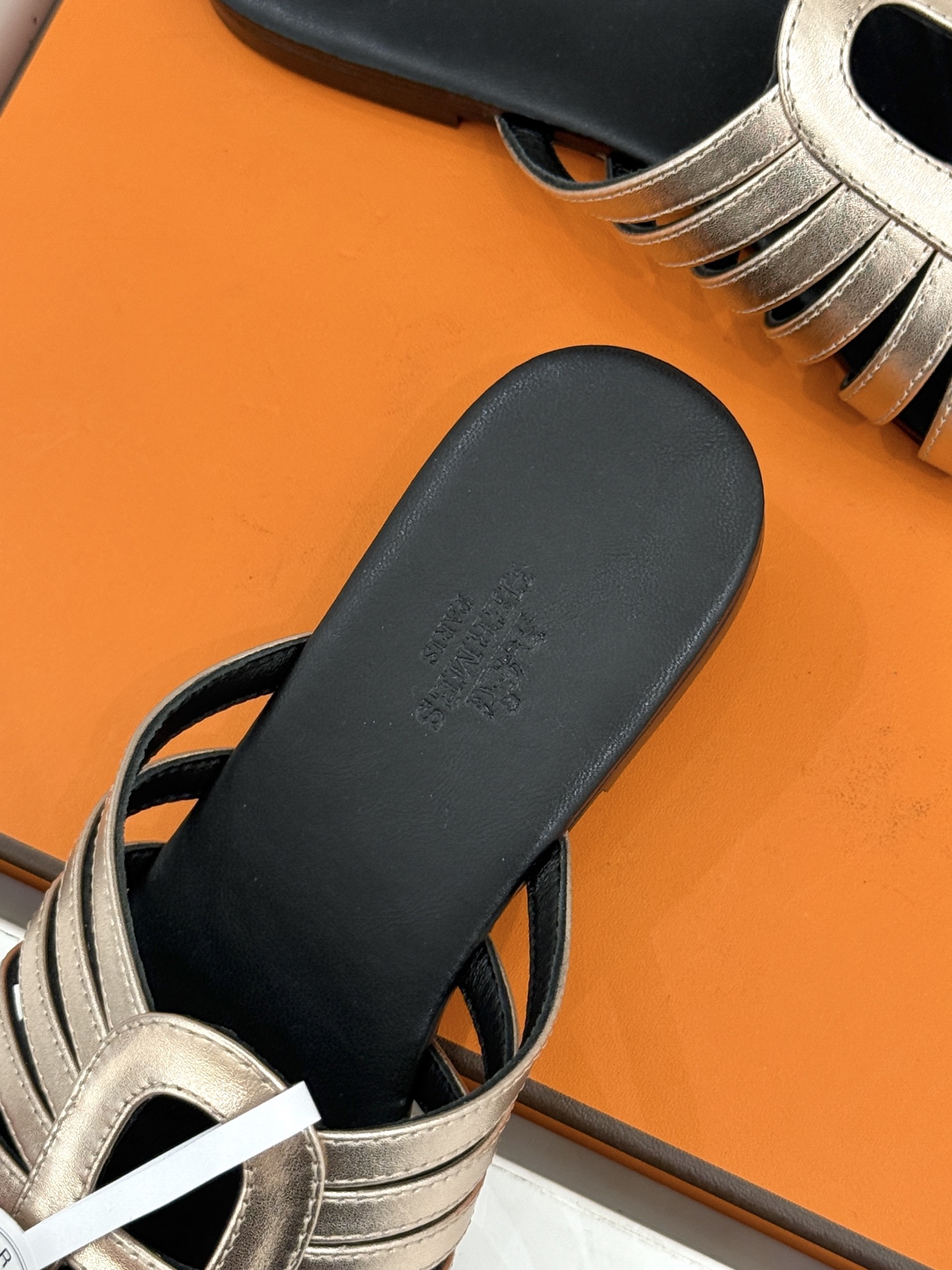 拖鞋 Hermès/爱马仕26WF新品镂空罗马猪笼猪鼻子拖鞋凉鞋罗马猪笼镂空太有腔调标志性猪鼻扣辨识度拉
