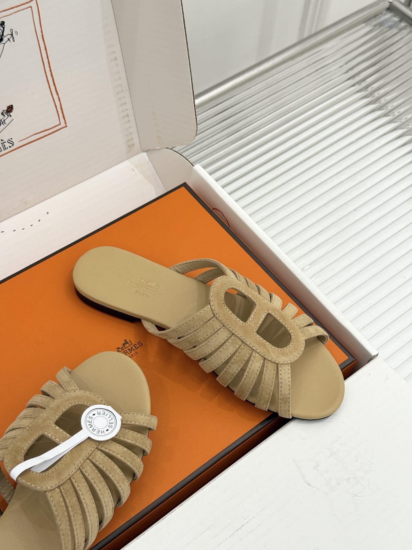 拖鞋 Hermès/爱马仕26WF新品镂空罗马猪笼猪鼻子拖鞋凉鞋罗马猪笼镂空太有腔调标志性猪鼻扣辨识度拉