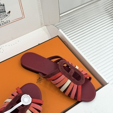 拖鞋 Hermès/爱马仕26WF新品镂空罗马猪笼猪鼻子拖鞋凉鞋罗马猪笼镂空太有腔调标志性猪鼻扣辨识度拉 拖鞋 Hermès/爱马仕26WF新品镂空罗马猪笼猪鼻子拖鞋凉鞋罗马猪笼镂空太有腔调标志性猪鼻扣辨识度拉