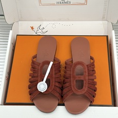 拖鞋 Hermès/爱马仕26WF新品镂空罗马猪笼猪鼻子拖鞋凉鞋罗马猪笼镂空太有腔调标志性猪鼻扣辨识度拉 拖鞋 Hermès/爱马仕26WF新品镂空罗马猪笼猪鼻子拖鞋凉鞋罗马猪笼镂空太有腔调标志性猪鼻扣辨识度拉
