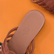 拖鞋 Hermès/爱马仕26WF新品镂空罗马猪笼猪鼻子拖鞋凉鞋罗马猪笼镂空太有腔调标志性猪鼻扣辨识度拉 拖鞋 Hermès/爱马仕26WF新品镂空罗马猪笼猪鼻子拖鞋凉鞋罗马猪笼镂空太有腔调标志性猪鼻扣辨识度拉