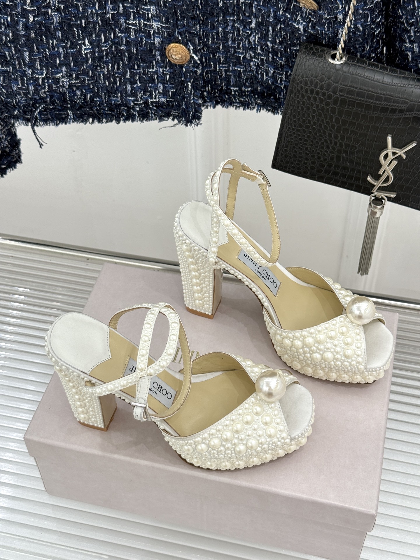 Jimmy Choo/吉米周经典珍珠鱼嘴防水台粗跟高跟凉鞋吉米周经典封神系列鱼嘴款温柔又精致珍珠泛着柔润