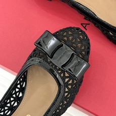 Ferragamo/菲拉格慕26WF新品蝴蝶结镂空粗跟单鞋经典蝴蝶结饰鞋头双侧镂空漾开柔美感粗跟稳当显高 Ferragamo/菲拉格慕26WF新品蝴蝶结镂空粗跟单鞋经典蝴蝶结饰鞋头双侧镂空漾开柔美感粗跟稳当显高