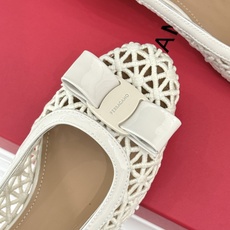 Ferragamo/菲拉格慕26WF新品蝴蝶结镂空粗跟单鞋经典蝴蝶结饰鞋头双侧镂空漾开柔美感粗跟稳当显高 Ferragamo/菲拉格慕26WF新品蝴蝶结镂空粗跟单鞋经典蝴蝶结饰鞋头双侧镂空漾开柔美感粗跟稳当显高