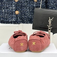 Celine/赛琳26WF新品麂皮系带小皮鞋春秋鞋柜必备百搭款经典系带配金色鞋眼柔润鞋型贴合脚面上脚秀气 Celine/赛琳26WF新品麂皮系带小皮鞋春秋鞋柜必备百搭款经典系带配金色鞋眼柔润鞋型贴合脚面上脚秀气