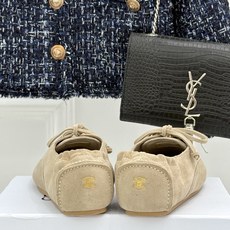Celine/赛琳26WF新品麂皮系带小皮鞋春秋鞋柜必备百搭款经典系带配金色鞋眼柔润鞋型贴合脚面上脚秀气 Celine/赛琳26WF新品麂皮系带小皮鞋春秋鞋柜必备百搭款经典系带配金色鞋眼柔润鞋型贴合脚面上脚秀气