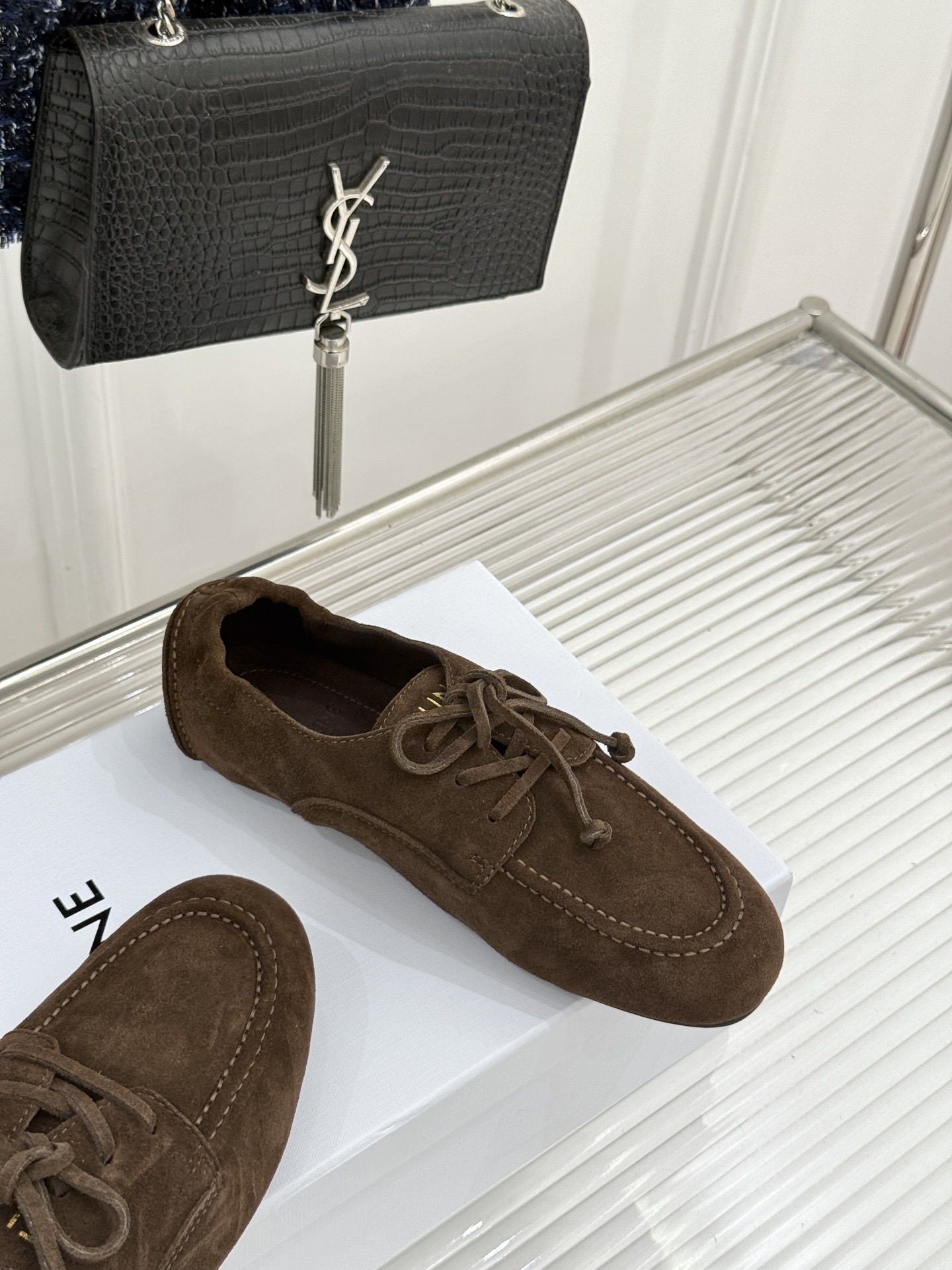 Celine/赛琳26WF新品麂皮系带小皮鞋春秋鞋柜必备百搭款经典系带配金色鞋眼柔润鞋型贴合脚面上脚秀气