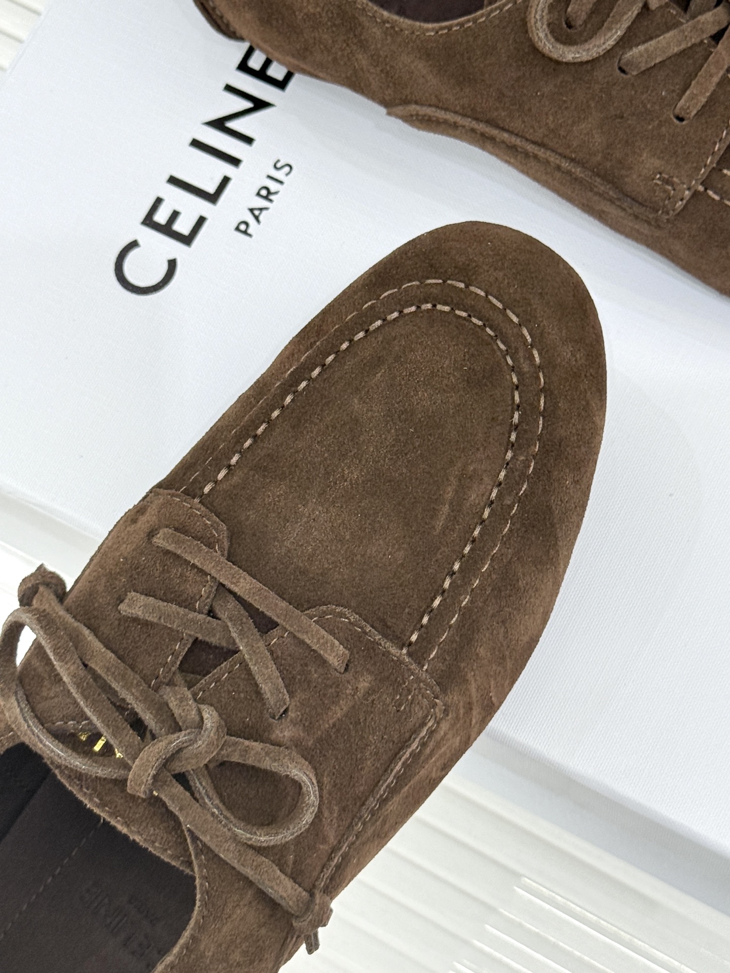 Celine/赛琳26WF新品麂皮系带小皮鞋春秋鞋柜必备百搭款经典系带配金色鞋眼柔润鞋型贴合脚面上脚秀气