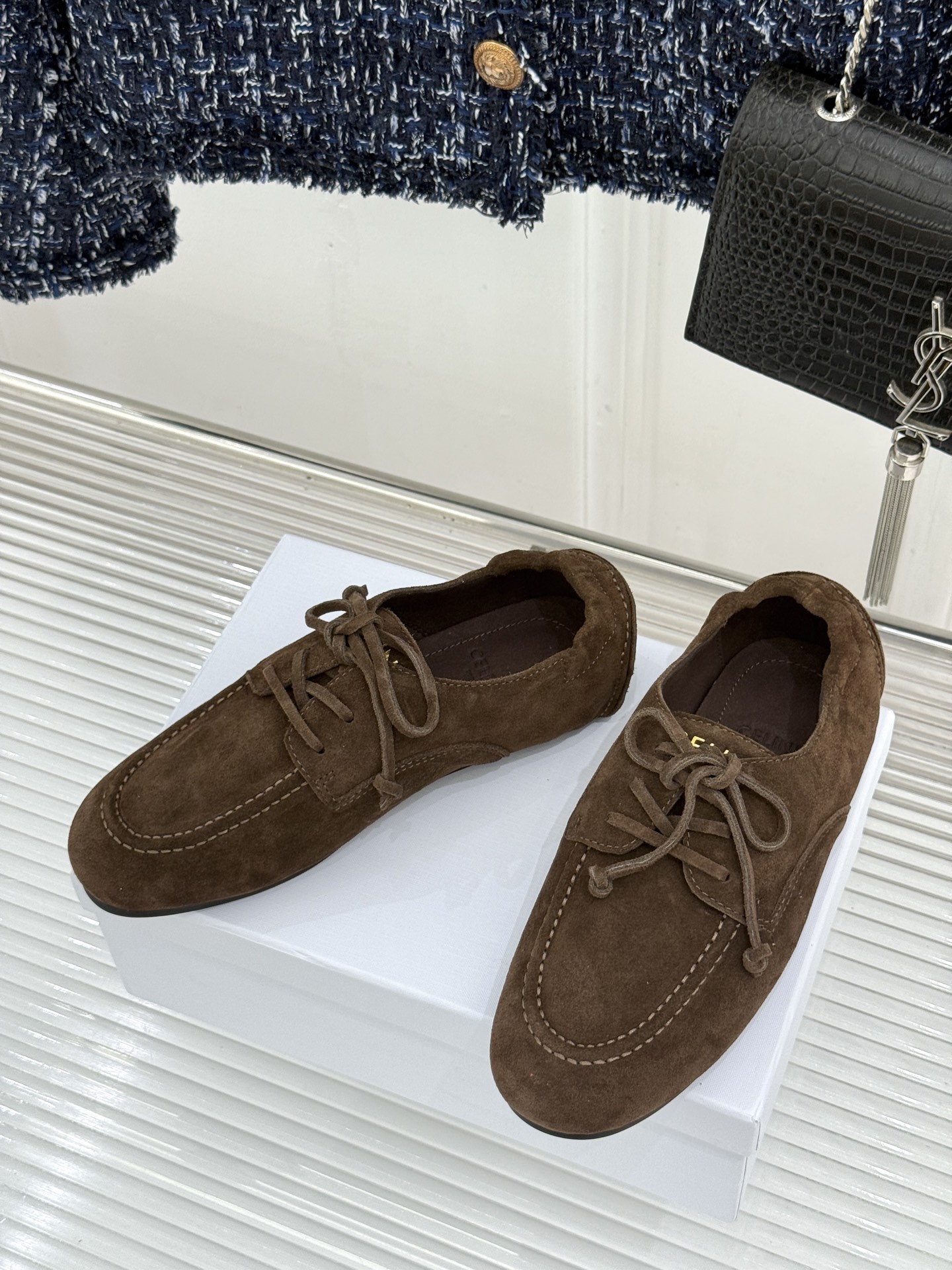 Celine/赛琳26WF新品麂皮系带小皮鞋春秋鞋柜必备百搭款经典系带配金色鞋眼柔润鞋型贴合脚面上脚秀气