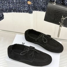 Celine/赛琳26WF新品麂皮系带小皮鞋春秋鞋柜必备百搭款经典系带配金色鞋眼柔润鞋型贴合脚面上脚秀气 Celine/赛琳26WF新品麂皮系带小皮鞋春秋鞋柜必备百搭款经典系带配金色鞋眼柔润鞋型贴合脚面上脚秀气
