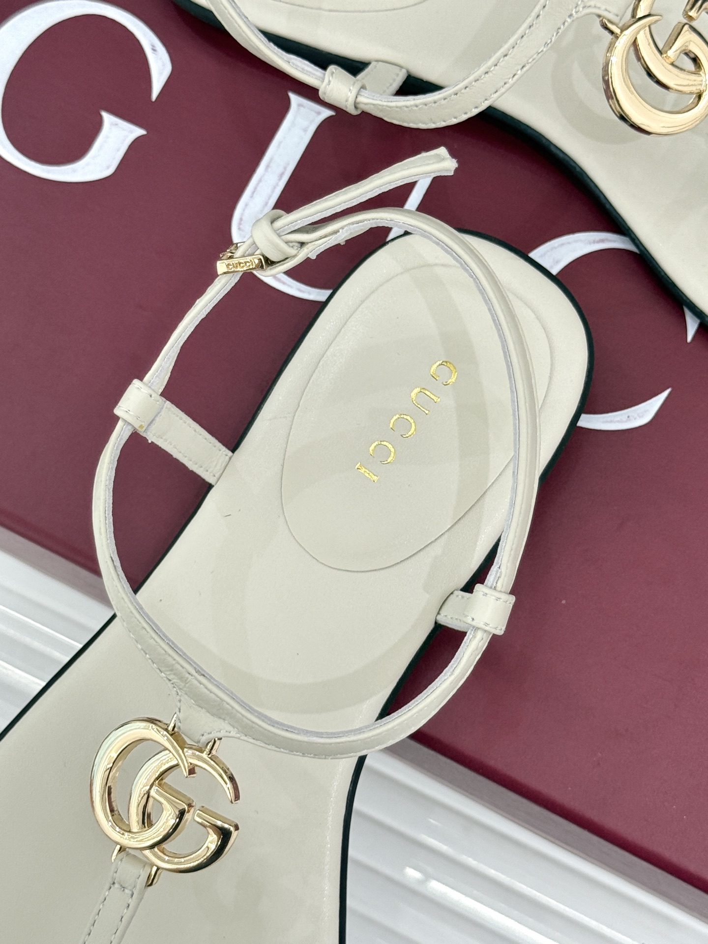 Gucci/古驰26WF新品双G夹脚方头平底凉鞋G家26WF春夏度假新作复古方头勾勒纤细脚型经典互扣双G