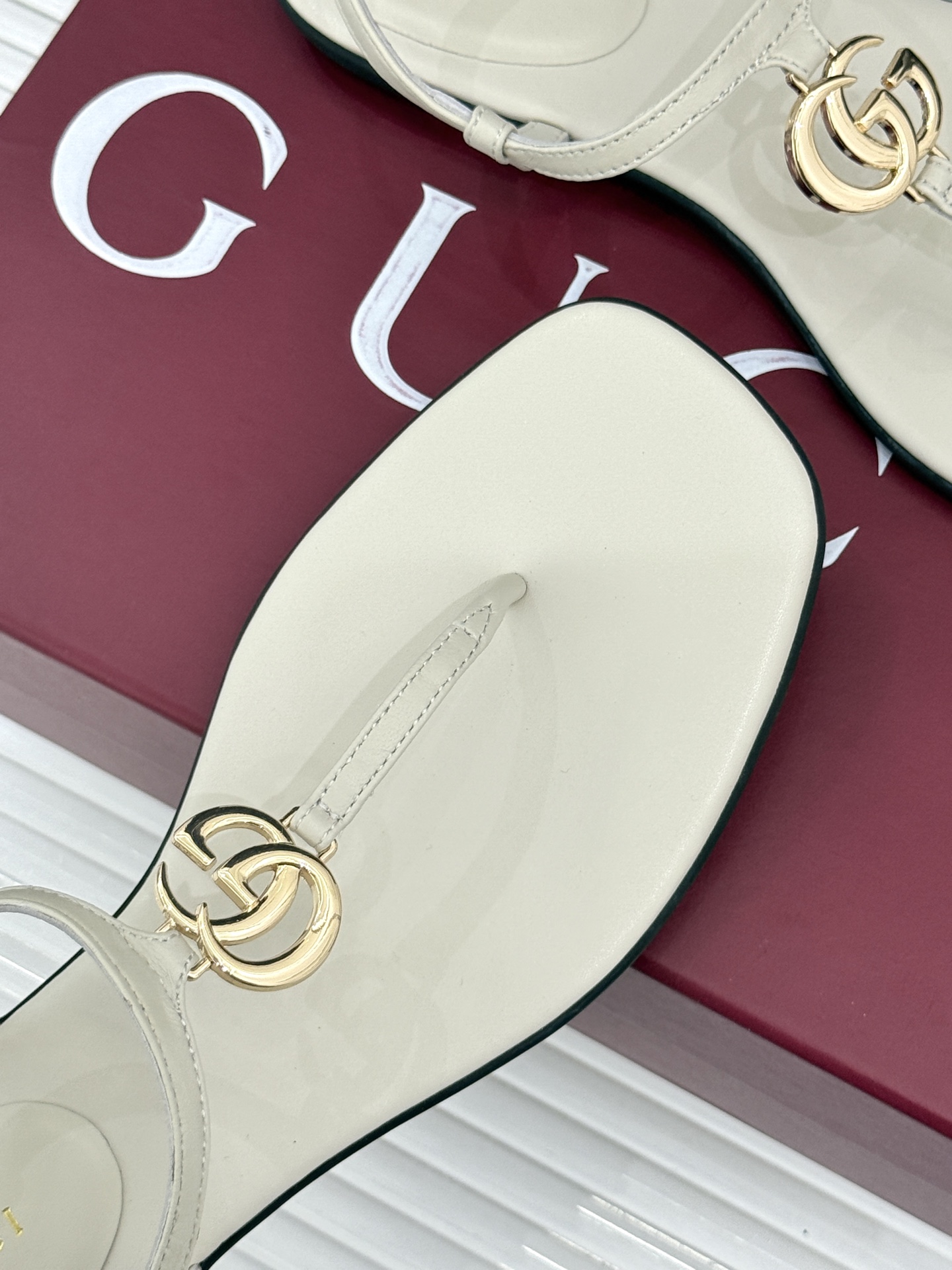 Gucci/古驰26WF新品双G夹脚方头平底凉鞋G家26WF春夏度假新作复古方头勾勒纤细脚型经典互扣双G