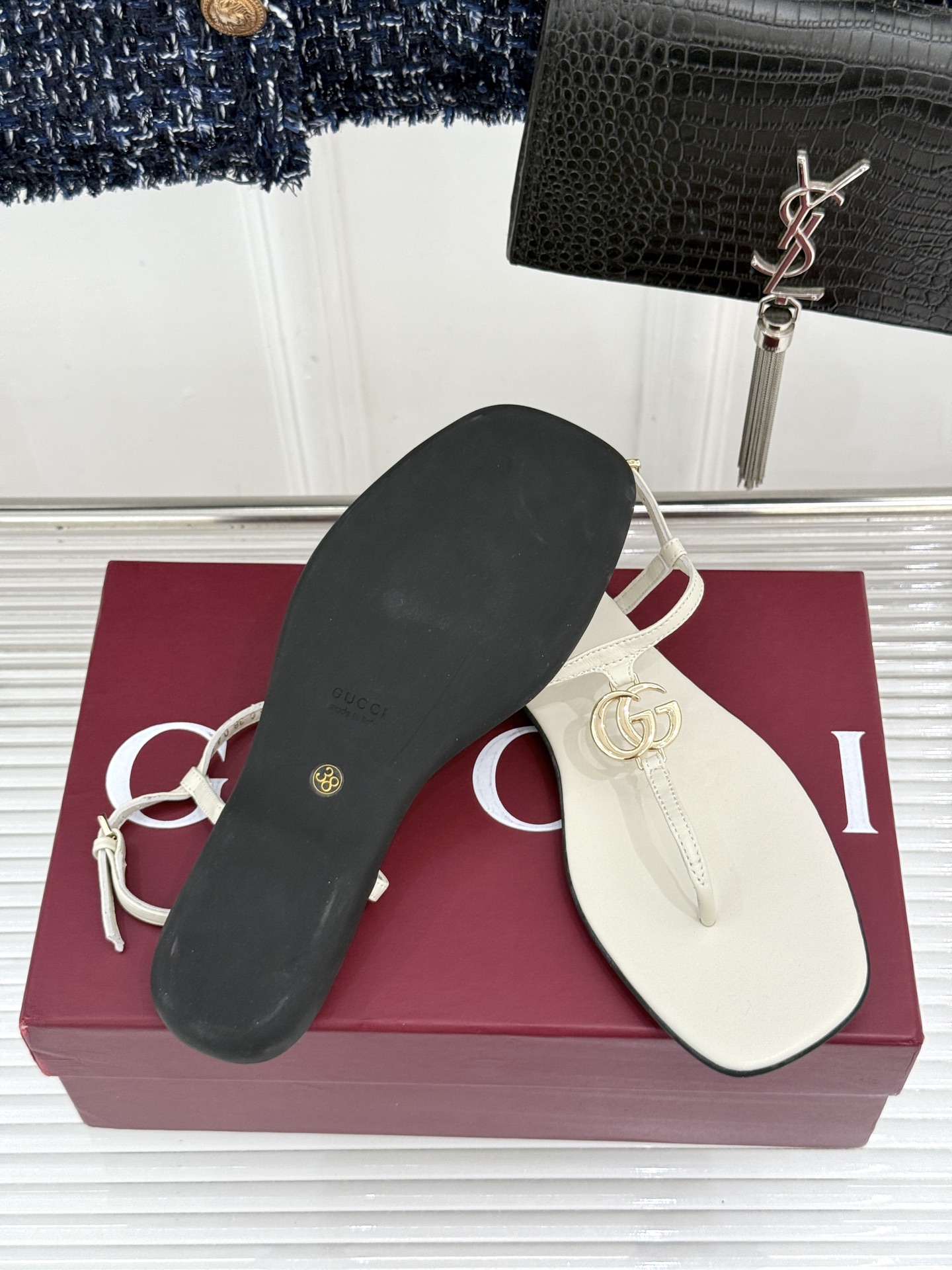Gucci/古驰26WF新品双G夹脚方头平底凉鞋G家26WF春夏度假新作复古方头勾勒纤细脚型经典互扣双G