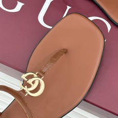 Gucci/古驰26WF新品双G夹脚方头平底凉鞋G家26WF春夏度假新作复古方头勾勒纤细脚型经典互扣双G Gucci/古驰26WF新品双G夹脚方头平底凉鞋G家26WF春夏度假新作复古方头勾勒纤细脚型经典互扣双G