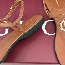 Gucci/古驰26WF新品双G夹脚方头平底凉鞋G家26WF春夏度假新作复古方头勾勒纤细脚型经典互扣双G Gucci/古驰26WF新品双G夹脚方头平底凉鞋G家26WF春夏度假新作复古方头勾勒纤细脚型经典互扣双G