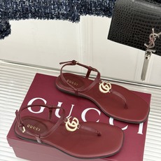 Gucci/古驰26WF新品双G夹脚方头平底凉鞋G家26WF春夏度假新作复古方头勾勒纤细脚型经典互扣双G Gucci/古驰26WF新品双G夹脚方头平底凉鞋G家26WF春夏度假新作复古方头勾勒纤细脚型经典互扣双G