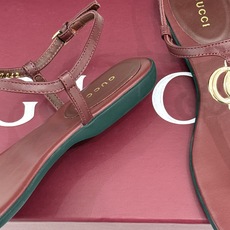 Gucci/古驰26WF新品双G夹脚方头平底凉鞋G家26WF春夏度假新作复古方头勾勒纤细脚型经典互扣双G Gucci/古驰26WF新品双G夹脚方头平底凉鞋G家26WF春夏度假新作复古方头勾勒纤细脚型经典互扣双G