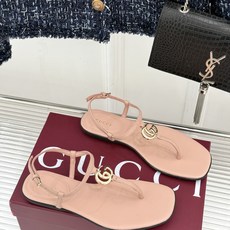 Gucci/古驰26WF新品双G夹脚方头平底凉鞋G家26WF春夏度假新作复古方头勾勒纤细脚型经典互扣双G Gucci/古驰26WF新品双G夹脚方头平底凉鞋G家26WF春夏度假新作复古方头勾勒纤细脚型经典互扣双G