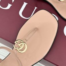 Gucci/古驰26WF新品双G夹脚方头平底凉鞋G家26WF春夏度假新作复古方头勾勒纤细脚型经典互扣双G Gucci/古驰26WF新品双G夹脚方头平底凉鞋G家26WF春夏度假新作复古方头勾勒纤细脚型经典互扣双G