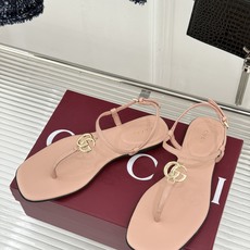 Gucci/古驰26WF新品双G夹脚方头平底凉鞋G家26WF春夏度假新作复古方头勾勒纤细脚型经典互扣双G Gucci/古驰26WF新品双G夹脚方头平底凉鞋G家26WF春夏度假新作复古方头勾勒纤细脚型经典互扣双G
