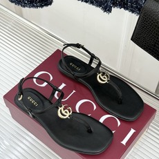 Gucci/古驰26WF新品双G夹脚方头平底凉鞋G家26WF春夏度假新作复古方头勾勒纤细脚型经典互扣双G Gucci/古驰26WF新品双G夹脚方头平底凉鞋G家26WF春夏度假新作复古方头勾勒纤细脚型经典互扣双G