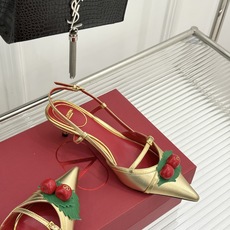 Valentino/华伦天奴26WF新品樱桃装饰尖头猫跟凉鞋夏日出街回头率超高小众别致完全不怕撞款轻奢氛 Valentino/华伦天奴26WF新品樱桃装饰尖头猫跟凉鞋夏日出街回头率超高小众别致完全不怕撞款轻奢氛